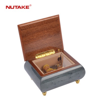 Square shape wooden music box with 18 note gilded musical movement